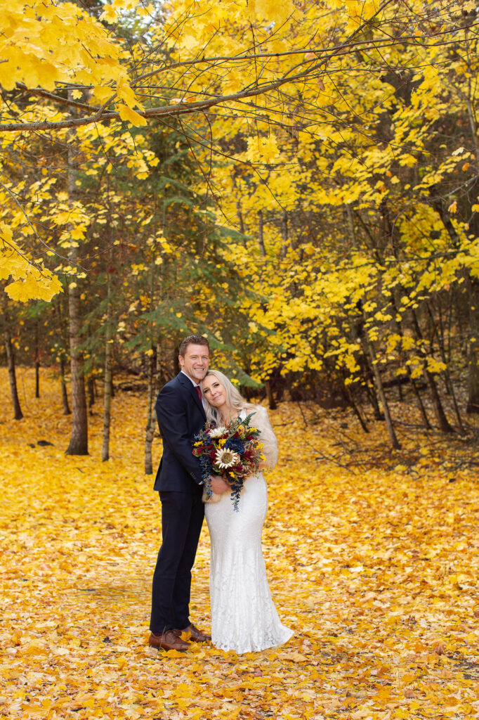 Fall color wedding photos by Kelly Q Photography